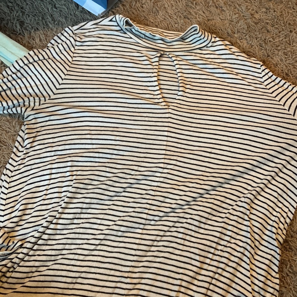 American Eagle Keyhole Longsleeve, Good condition